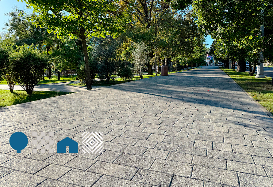 Разнообразие тротуарной плитки в городской среде Сочи