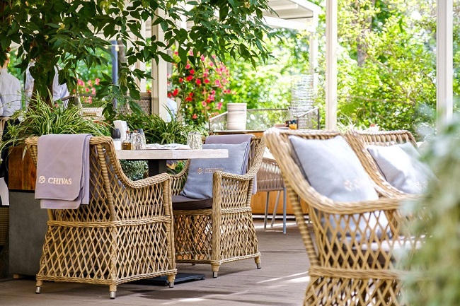 Как выбрать мебель для террасы ресторана или кафе на свежем воздухе: 5советов