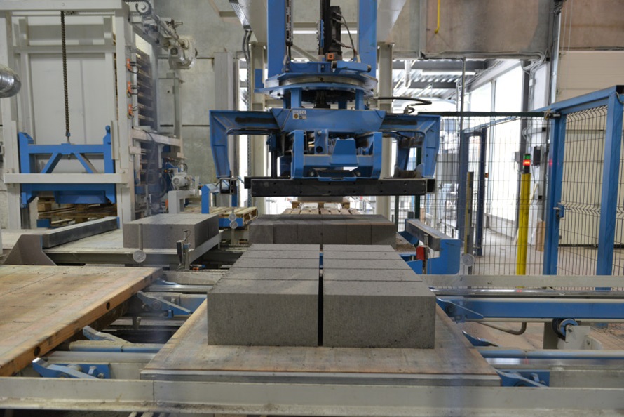 Производство бетонных изделий на заводе Фабрика Готика.jpg
