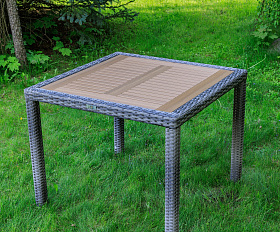 Обеденный стол Amelia Royal Family из искусственного ротанга 90 см, цвет серый