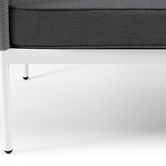 Канны диван 3-местный плетеный из роупа, каркас алюминий белый муар, роуп светло-серый круглый, ткань темно-серая 027 фото 7