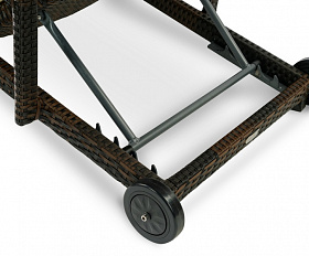 Плетеный шезлонг MILANO темно-коричневый Joygarden