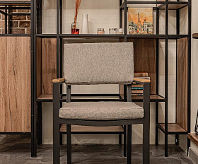 Обеденное кресло Oscar Royal Family из алюминия с подлокотниками из тика