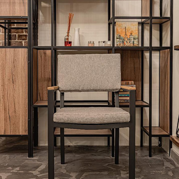 Обеденное кресло Oscar Royal Family из алюминия с подлокотниками из тика фото 3