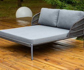 Позитано лежак плетеный из роупа, каркас алюминий темно-серый (RAL7024) муар, роуп темно-серый круглый, ткань темно-серая 027