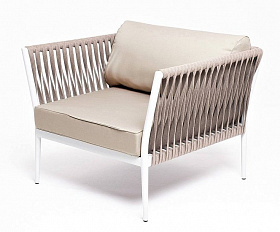 Кресло Касабланка 4SIS плетеное из роупа, каркас алюминий светло-серый (RAL7035) муар, роуп серо-коричневый 23мм, ткань бежевая 52