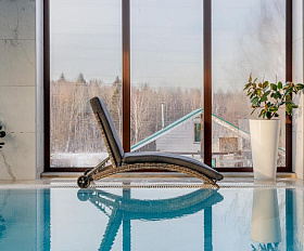 Шезлонг Agata Royal Family из искусственного ротанга с матрасом, цвет серый