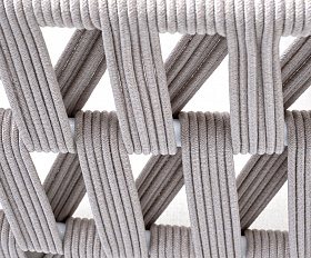 Диего кресло плетеное из роупа, основание дуб, каркас алюминий светло-серый (RAL7035) шагрень, роуп бежевый круглый, ткань бежевая 15052