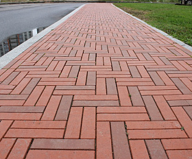 Тротуарная клинкерная брусчатка ЛСР Эдинбург 250х80х50 мм, темно-красный лонг