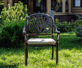 Обеденное кресло Wilhelm Royal Family из литого алюминия