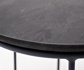 Эквадор журнальный стол из HPL круглый Ø40 H55, каркас из алюминия темно-серый (RAL 7024) муар, цвет столешницы серый гранит