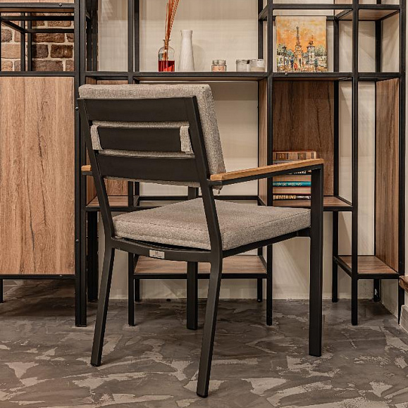 Обеденное кресло Oscar Royal Family из алюминия с подлокотниками из тика фото 2