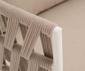 Диего диван 2-местный плетеный из роупа, каркас алюминий белый муар, роуп бежевый круглый, ткань бежевая 052