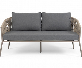 Комо диван 2-местный плетеный из роупа, каркас алюминий бежево-серый (RAL7006) муар, роуп серо-коричневый 23мм, ткань темно-серая 027