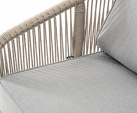 Канны диван 2-местный плетеный из роупа, каркас алюминий светло-серый (RAL7035) шагрень, роуп серый меланж круглый, ткань светло-серая