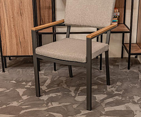 Обеденное кресло Oscar Royal Family из алюминия с подлокотниками из тика