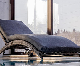 Шезлонг Agata Royal Family из искусственного ротанга с матрасом, цвет серый