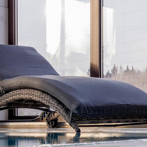 Шезлонг Agata Royal Family из искусственного ротанга с матрасом, цвет серый фото 2