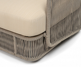 Альбано кресло плетеное из роупа, каркас алюминий светло-серый (RAL7035) муар, роуп серый меланж круглый, ткань Mossle светло-бежевая