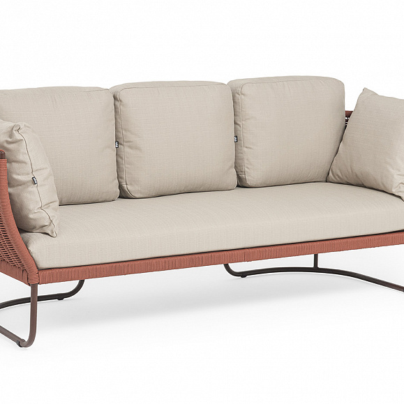 Фиджи диван 3-местный плетеный из роупа, каркас алюминий коричневый (RAL8016) муар, роуп красный (8372) круглый tex, ткань Mossle бежевая фото 2