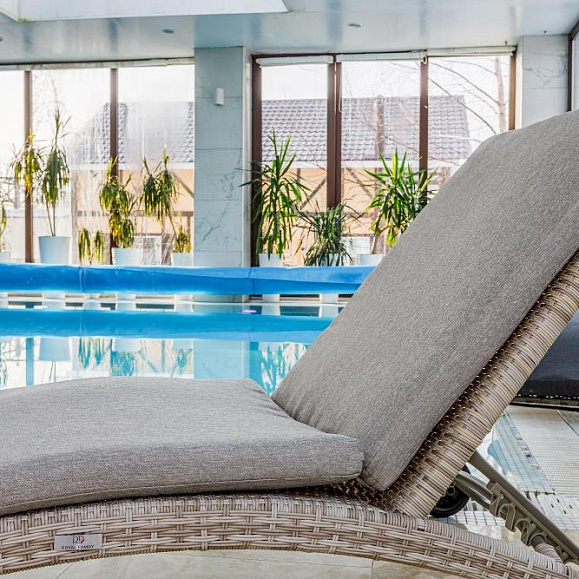 Шезлонг Agata Royal Family из искусственного ротанга с матрасом, цвет бежевый фото 6