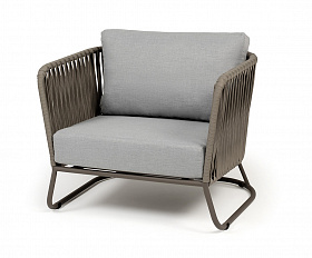Багамы кресло плетеное из роупа, каркас алюминий бежево-серый (RAL7006) муар, роуп серо-коричневый 23мм, ткань светло-серая