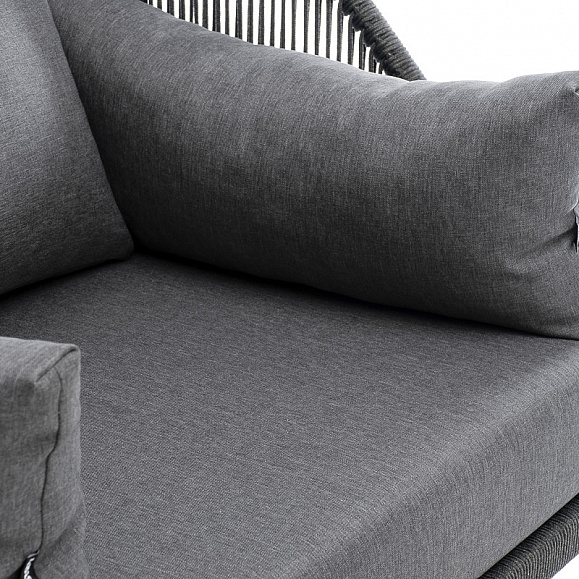 Мадрид кресло плетеное из роупа, каркас алюминий темно-серый (RAL7024) муар, роуп темно-серый круглый, ткань темно-серая 027 фото 4