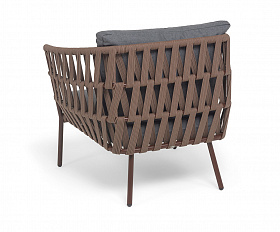 Диего кресло плетеное из роупа, каркас алюминий коричневый (RAL8016) муар, роуп коричневый круглый, ткань темно-серая 027