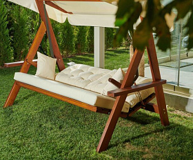 Качели Lyon Royal Family с бежевыми подушками