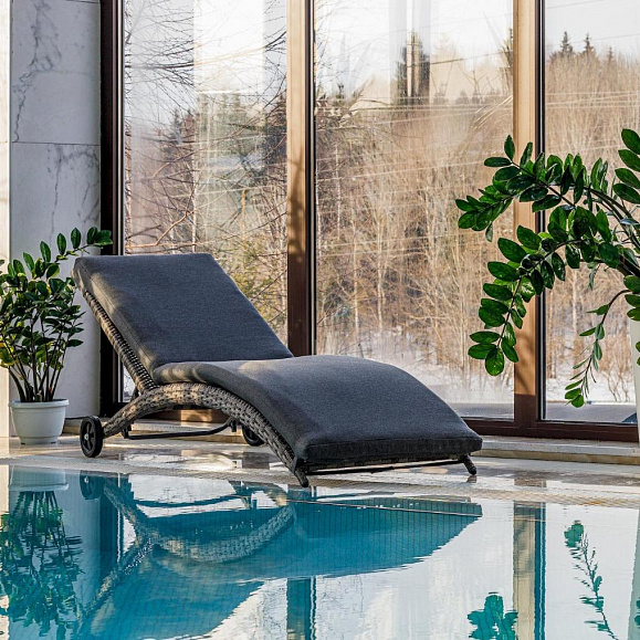 Шезлонг Agata Royal Family из искусственного ротанга с матрасом, цвет серый фото 1