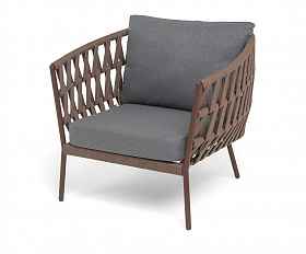 Диего кресло плетеное из роупа, каркас алюминий коричневый (RAL8016) муар, роуп коричневый круглый, ткань темно-серая 027