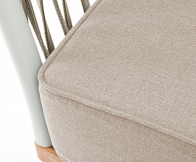 Касабланка кресло плетеное из роупа, основание дуб, каркас алюминий светло-серый (RAL7035) муар, роуп серо-коричневый 23мм, ткань бежевая 15052