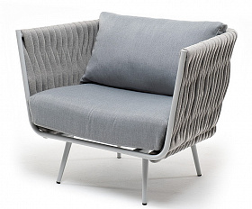 Монако кресло плетеное из роупа, каркас алюминий белый муар, роуп светло-серый 40 мм, ткань светло-серая