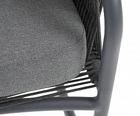 Ането кресло плетеное из роупа, каркас алюминий темно-серый (RAL7024) муар, роуп темно-серый круглый, ткань темно-серая 027