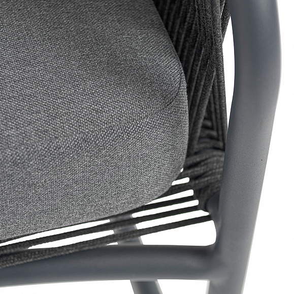 Ането кресло плетеное из роупа, каркас алюминий темно-серый (RAL7024) муар, роуп темно-серый круглый, ткань темно-серая 027 фото 6