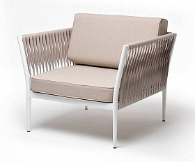 Кресло Касабланка 4SIS плетеное из роупа, каркас алюминий белый муар, роуп бежевый 20мм, ткань бежевая 52