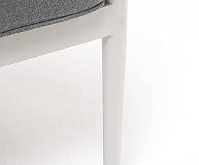 Кресло Касабланка 4SIS плетеное из роупа, каркас алюминий светло-серый (RAL7035) муар, роуп серо-коричневый 23мм, ткань серая 17