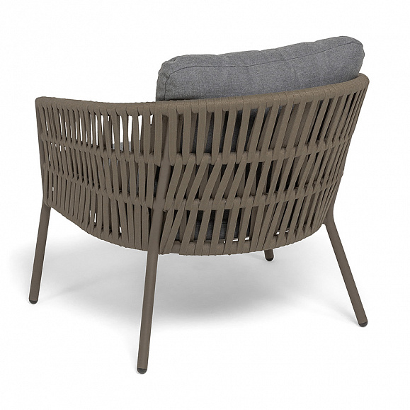 Комо кресло плетеное из роупа, каркас алюминий бежево-серый (RAL7006) муар, роуп серо-коричневый 23мм, ткань темно-серая 027 фото 5