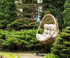 Венеция подвесное кресло-кокон из искусственного ротанга, цвет соломенный с бежевой подушкой