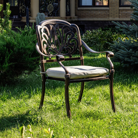 Обеденное кресло Wilhelm Royal Family из литого алюминия фото 1