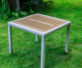 Обеденный стол Amelia Royal Family из искусственного ротанга 90 см, цвет бежевый