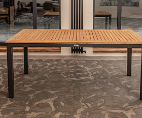 Обеденный стол Oscar Royal Family из алюминия со столешницей из тика