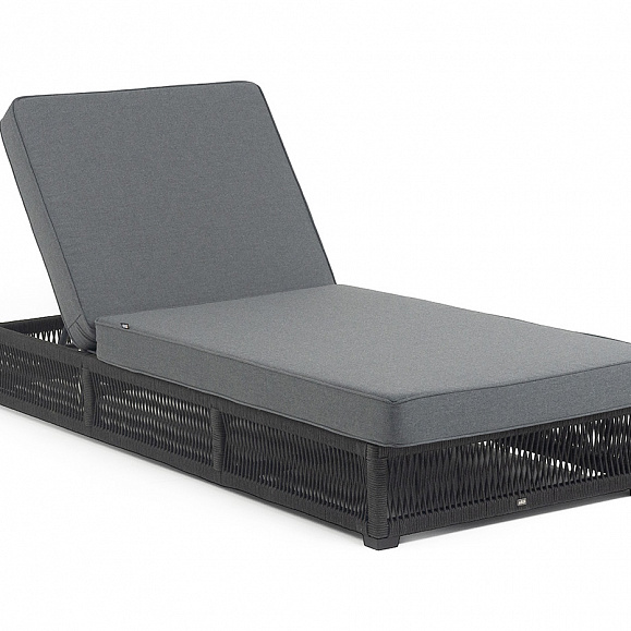 Ривьера шезлонг плетеный из роупа, каркас алюминий темно-серый (RAL7024) муар, роуп темно-серый круглый, ткань темно-серая 027 фото 2