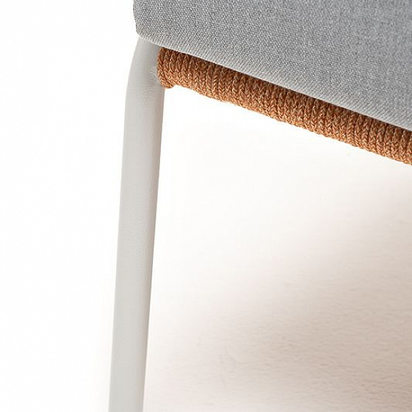 Кресло плетеное Милан 4SIS из роупа, каркас алюминий светло-серый (RAL7035) шагрень, роуп оранжевый меланж круглый, ткань светло-серая фото 8