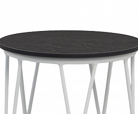 Перу журнальный стол из HPL круглый Ø40 H55, каркас из алюминия белый (RAL 9016) муар, цвет столешницы серый мрамор