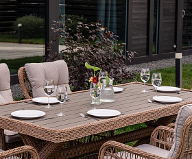 Обеденный стол Isabella Royal Family из искусственного ротанга, цвет бежевый