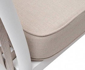 Кресло Касабланка 4SIS плетеное из роупа, каркас алюминий белый муар, роуп бежевый 20мм, ткань бежевая 15052
