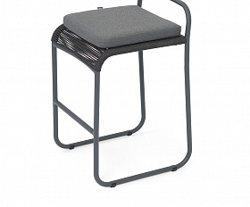 Ането стул барный плетеный из роупа, каркас алюминий темно-серый (RAL7024) муар, роуп темно-серый круглый, ткань темно-серая 027