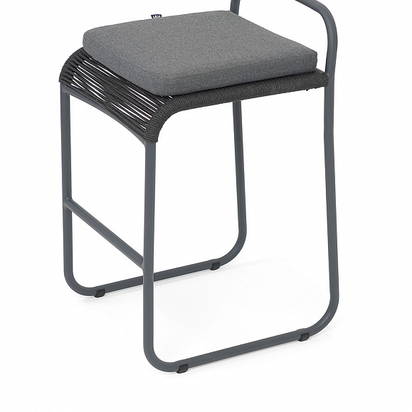 Ането стул барный плетеный из роупа, каркас алюминий темно-серый (RAL7024) муар, роуп темно-серый круглый, ткань темно-серая 027 фото 4