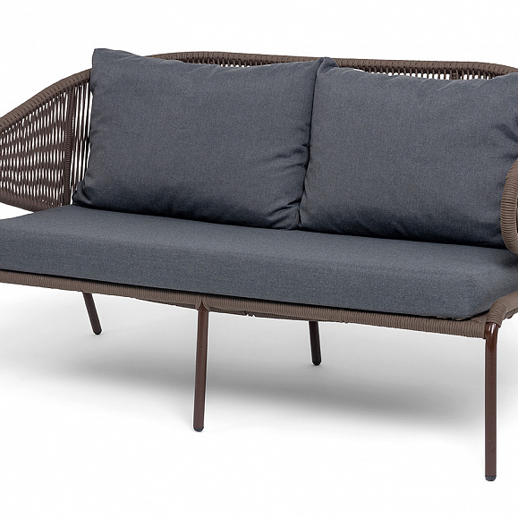 Милан диван 2-местный плетеный из роупа, каркас алюминий коричневый (RAL8016) муар, роуп коричневый круглый, ткань темно-серая 027 фото 1